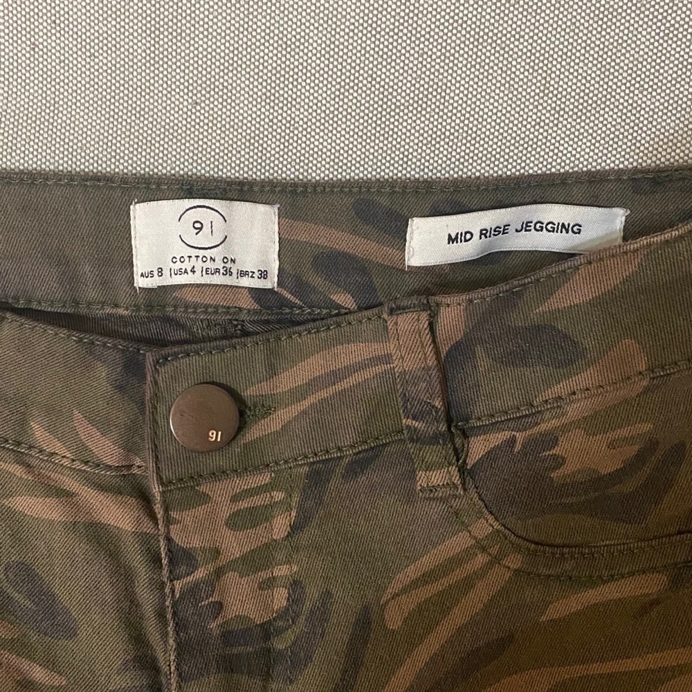 Mid Rise Camo Jeggings - Picture 2 of 3